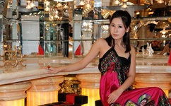 日日碰狠狠躁久久躁AV